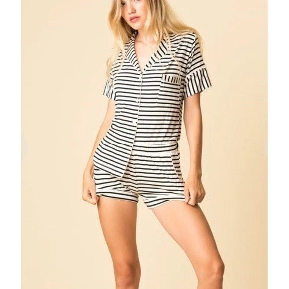 Maison Du Soir Other - Madison Du Soir‎ 2 Piece Shorts Monaco Pajama Set Striped Large
